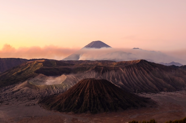 Indonesia al completo y extensión Volcanes de Java